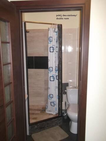Фото номера Двухместный номер с 1 кроватью и балконом Проживание в семье Leonia- Apartamenty i Pokoje Gościnne г. Ивонич-Здруй 9